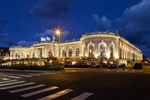 Casino Barrière de Deauville: Французская Икона Роскоши и Азарта